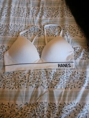 4 Bras ALL Sold Together! 3 Hanes Bras & 1 No Boundaries